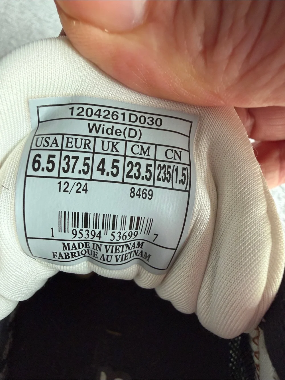 Brooks Adrenaline GTS Running Shoes. Sz 6.5 Wide. Gray. Good tread. Lightweight.